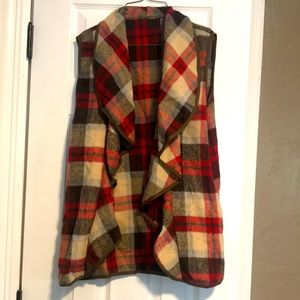 Plaid vest, Large
